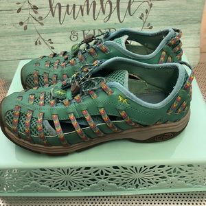Chaco Outdoor Shoes Sz 7.5